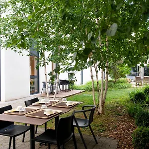 https://quality-suites-lyon-confluence.hotels-rhonealpes.com